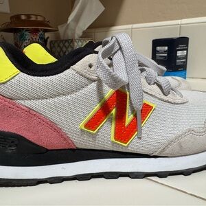 New Balance White and Pink Sneakers with Red Logo